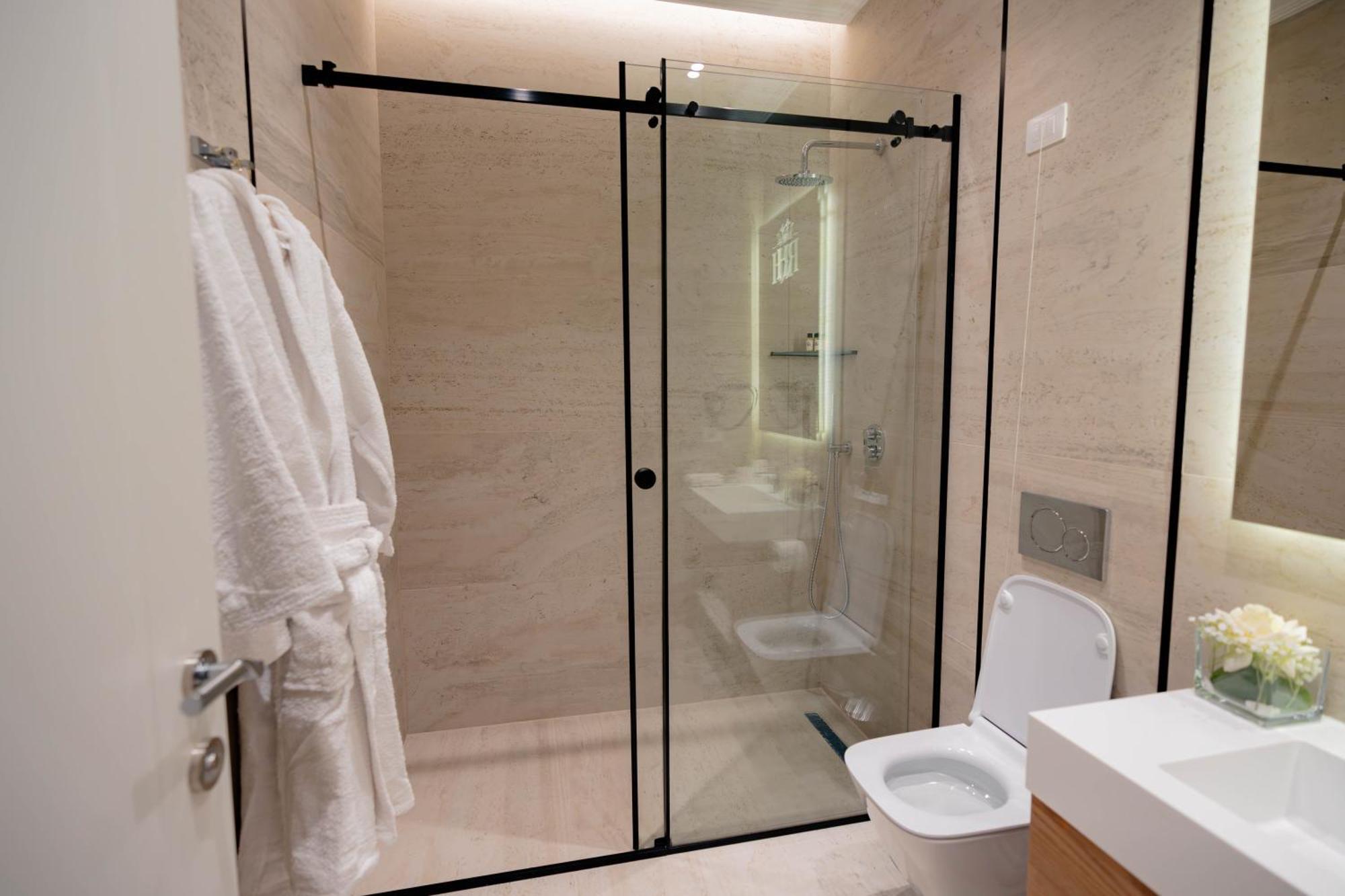 Royal Hill Hotel Vorë Zewnętrze zdjęcie