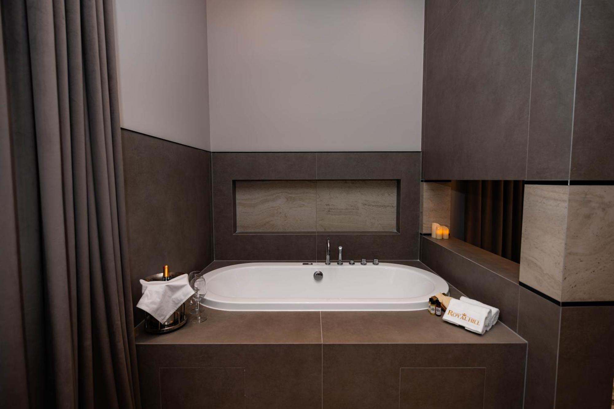 Royal Hill Hotel Vorë Zewnętrze zdjęcie