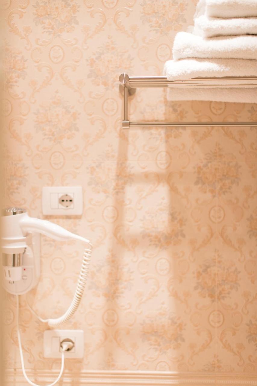Royal Hill Hotel Vorë Zewnętrze zdjęcie