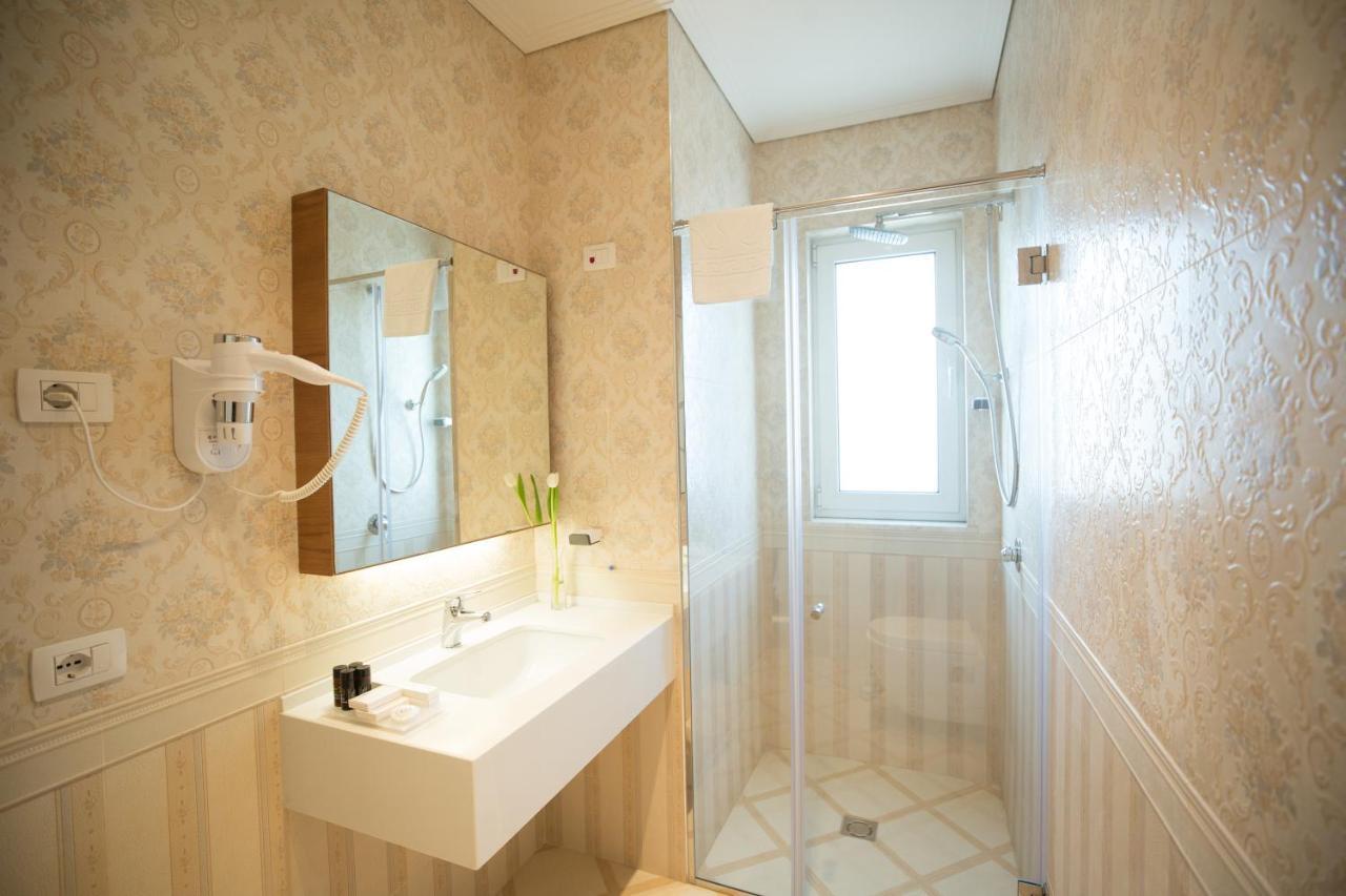 Royal Hill Hotel Vorë Zewnętrze zdjęcie