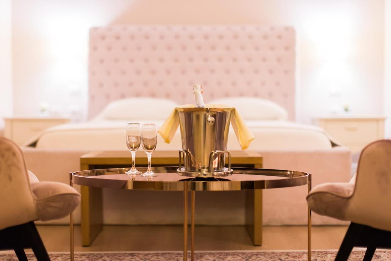 Royal Hill Hotel Vorë Zewnętrze zdjęcie