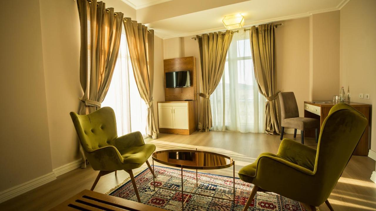 Royal Hill Hotel Vorë Zewnętrze zdjęcie