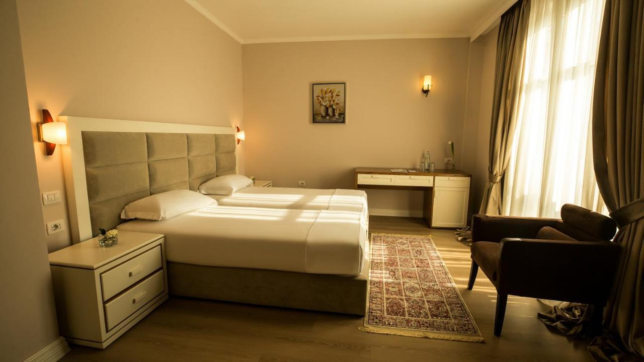 Royal Hill Hotel Vorë Zewnętrze zdjęcie