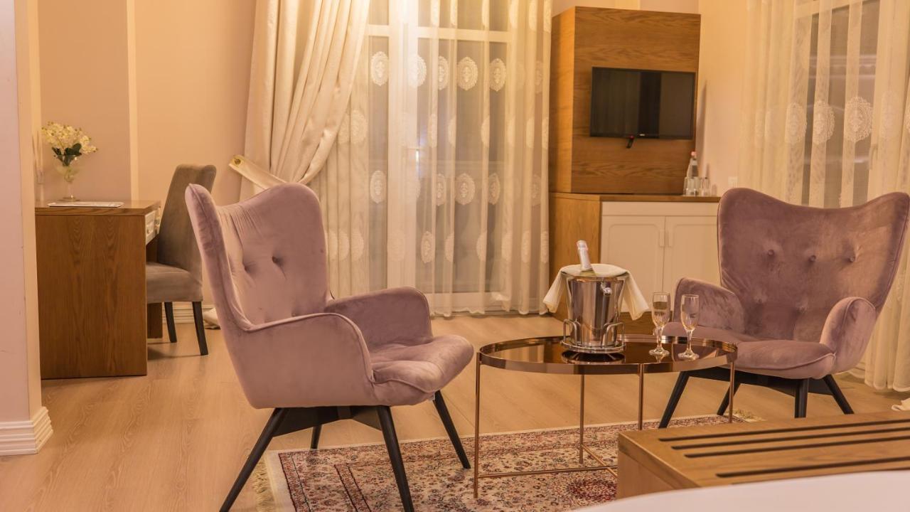 Royal Hill Hotel Vorë Zewnętrze zdjęcie