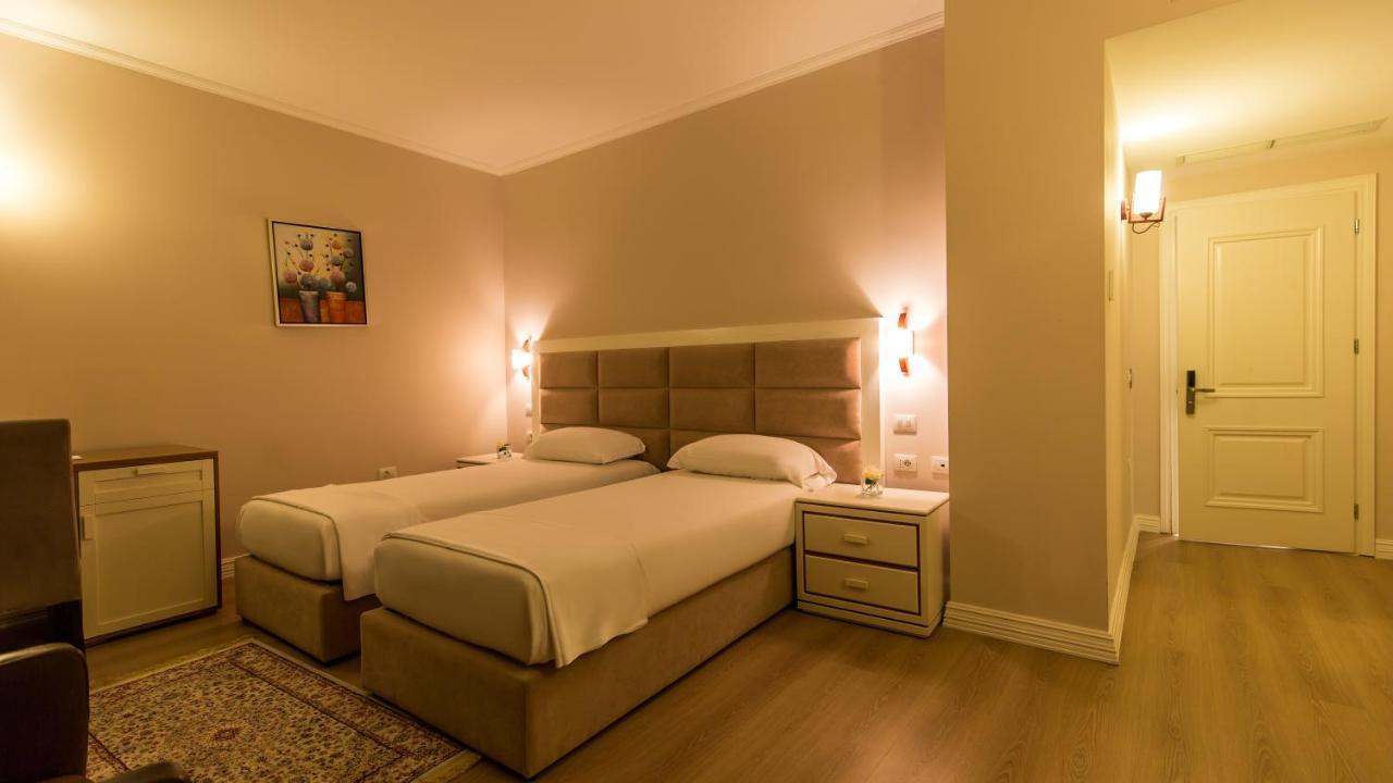 Royal Hill Hotel Vorë Zewnętrze zdjęcie