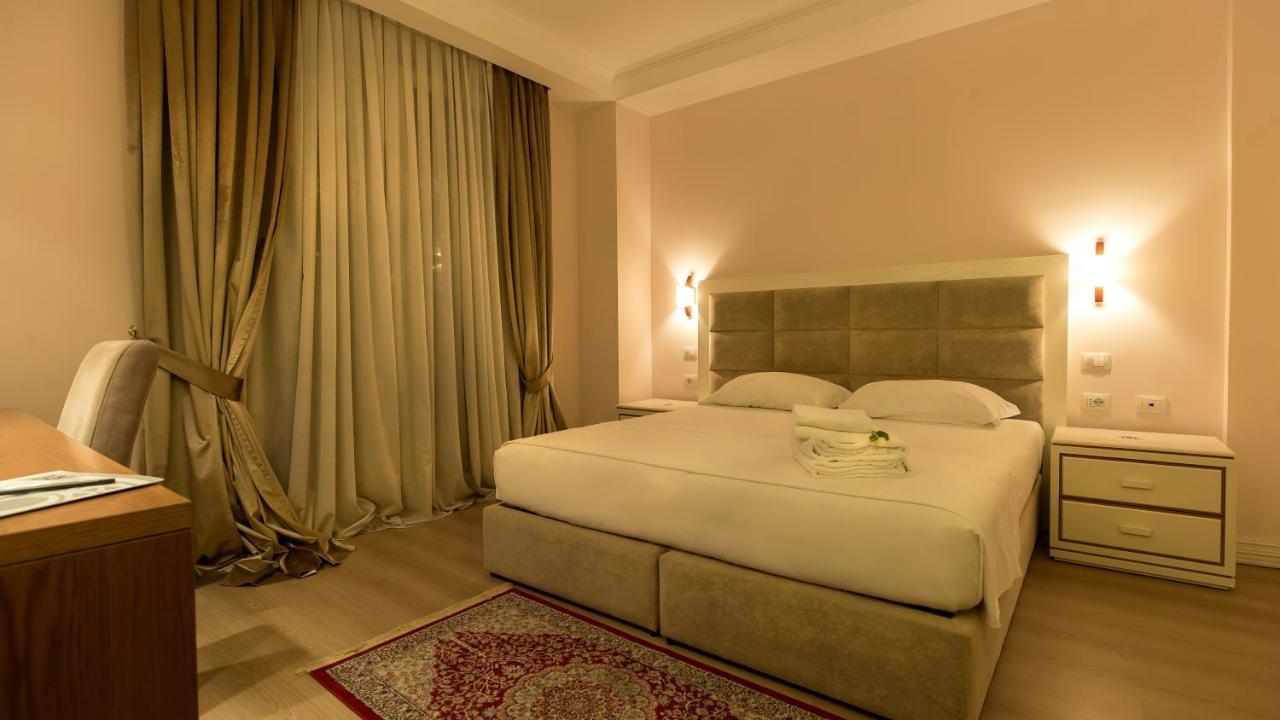 Royal Hill Hotel Vorë Zewnętrze zdjęcie