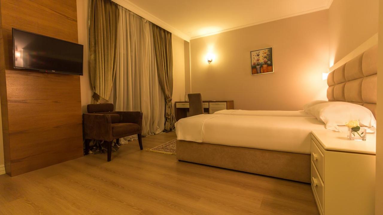 Royal Hill Hotel Vorë Zewnętrze zdjęcie