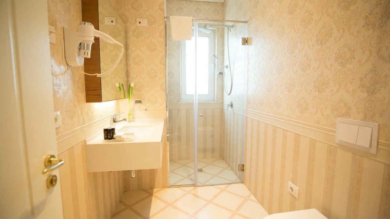 Royal Hill Hotel Vorë Zewnętrze zdjęcie