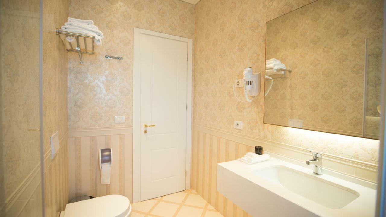 Royal Hill Hotel Vorë Zewnętrze zdjęcie